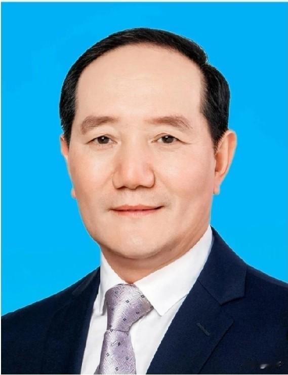 三尺讲台到一方主政，一纸通报撕开学历光环下的廉政思考2026年6月6日，中