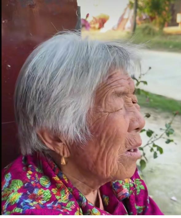 昨天和邻居大妈聊天，我问大妈：到底是儿子儿媳妇好，还是闺女女婿好？大妈说：闺