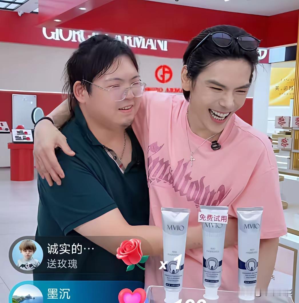 娱乐圈算是被向太家整明白了，先是向太的出来诋毁大儿子，老大的家庭炒作起来，出