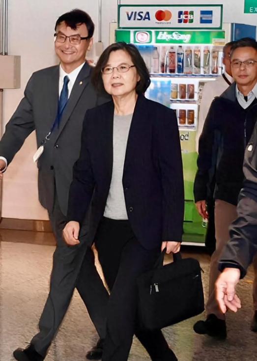 德国现在非常的奇怪，在疯狂反华的道路上越走越远，即便是二战希特勒时代，德国都从没