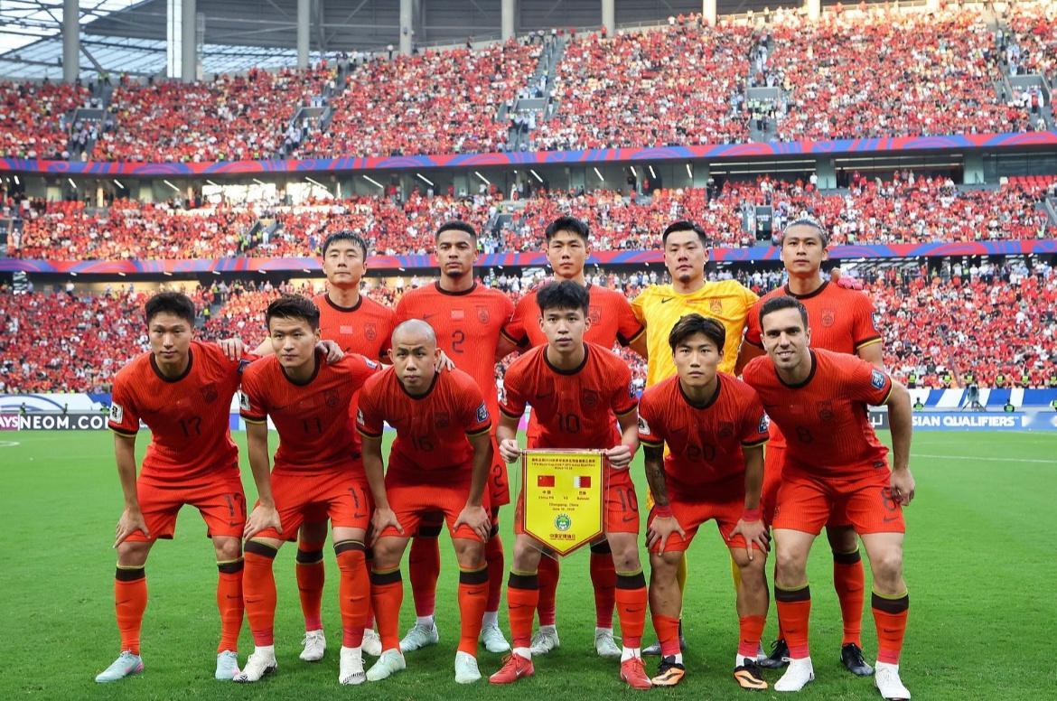东亚杯日本派出三队，全J联赛阵容；韩国大概是二队，K联赛+J联赛球员，日韩都没海