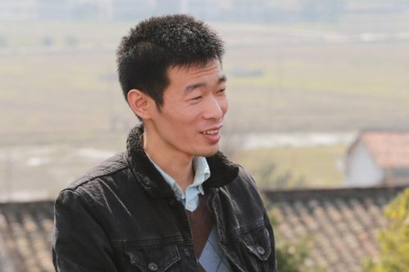 拥有农村副高级职称，没有问清楚相关政策就进城，结果还要重新评普通副高职称。秦老