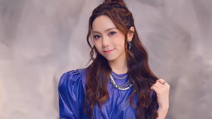好奇查了一下邓紫棋的感情经历，有三段，每一段都是真爱​1、邝晨风(初恋)两个人在一起3年，因为邓紫棋