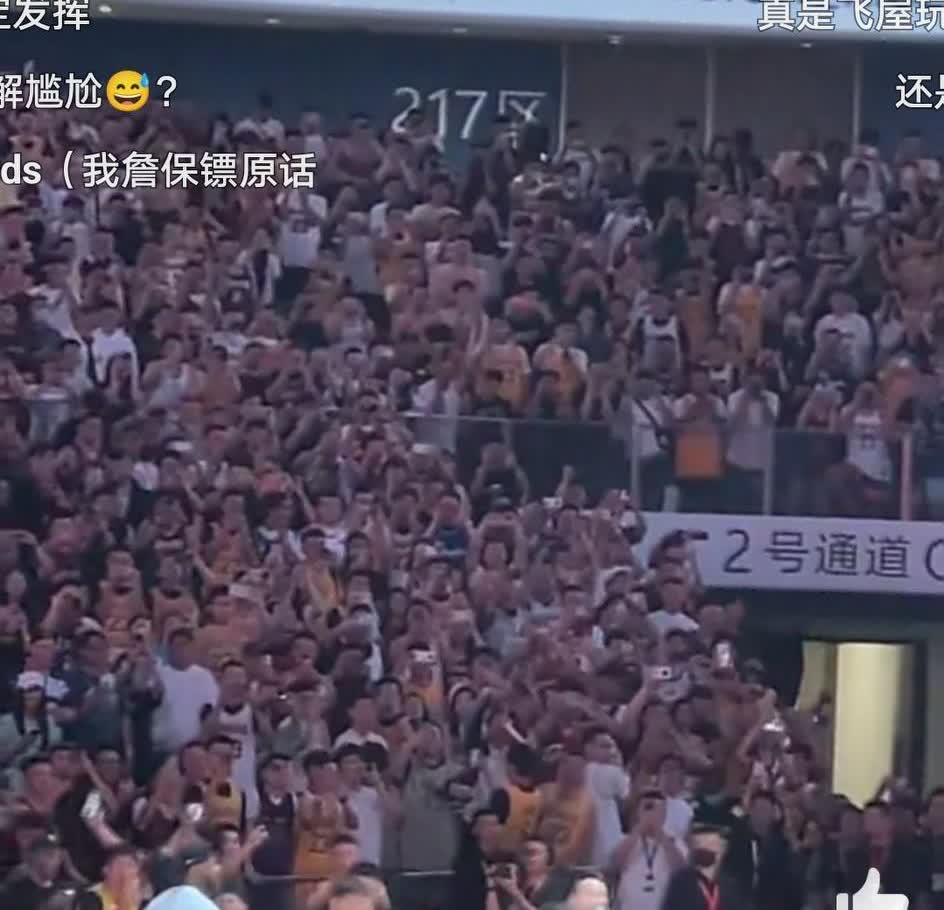 笑死我了！成都活动现场，詹姆斯三分球5投0中。耐克要是转行卖烟灰缸多好，市值