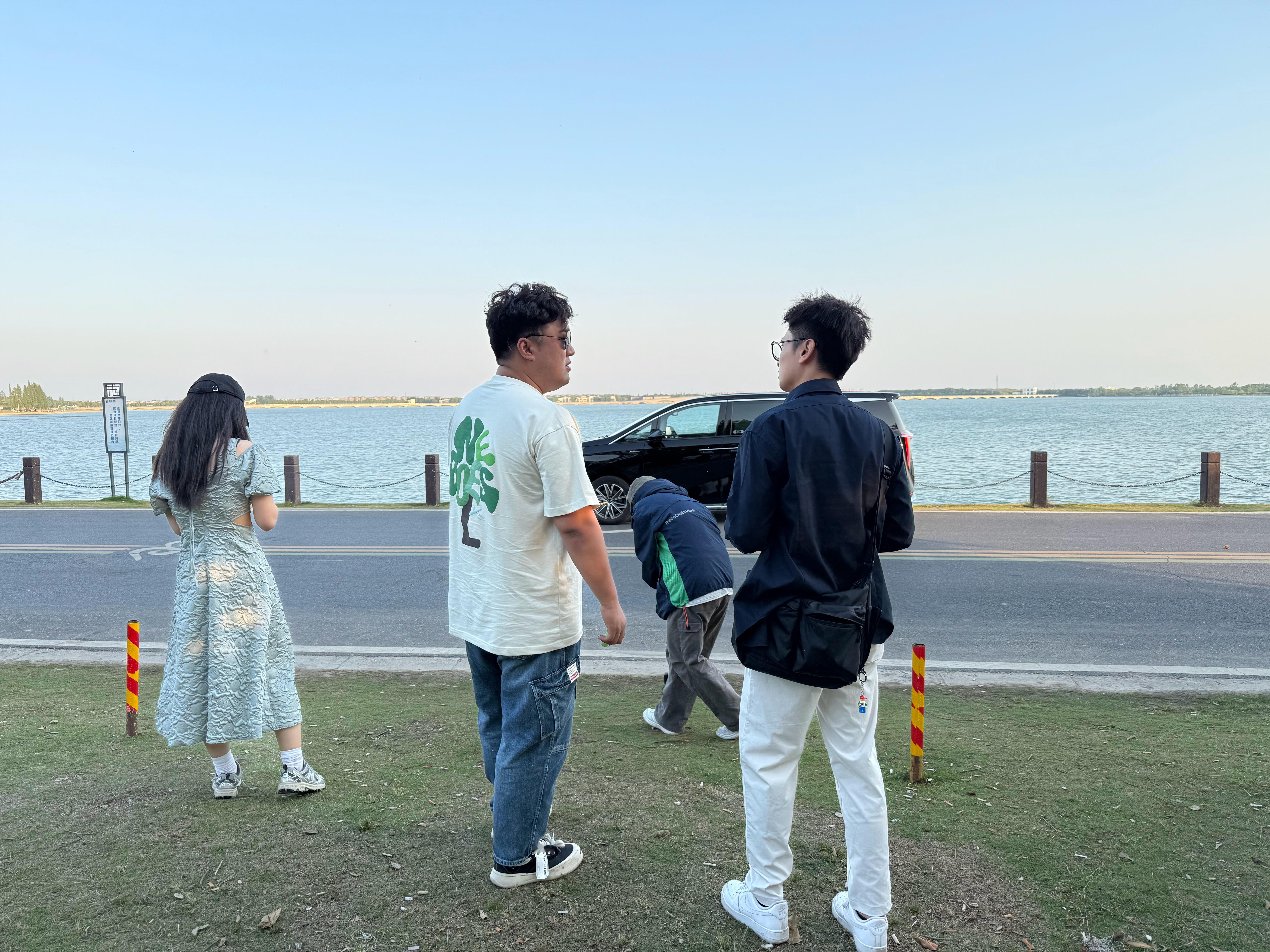 拍摄就是，一群人盯着摄影干活[doge]​​​