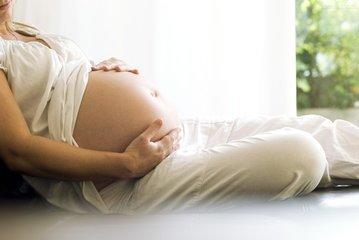孕妇补钙大忌, 医生说牛奶别和钙片同服, 难怪抽筋太严重!