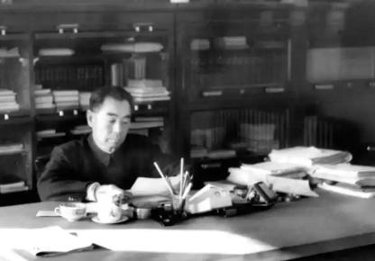 关于周总理，有个奇怪的现象，就是他从来都没有叫毛主席叫过“老毛”，现在有很多电视