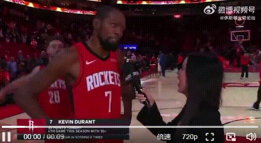 你才是老大——杜兰特赛后采访被申京偷袭熊抱。哈哈，申京边抱边喊：“咱们就该这么