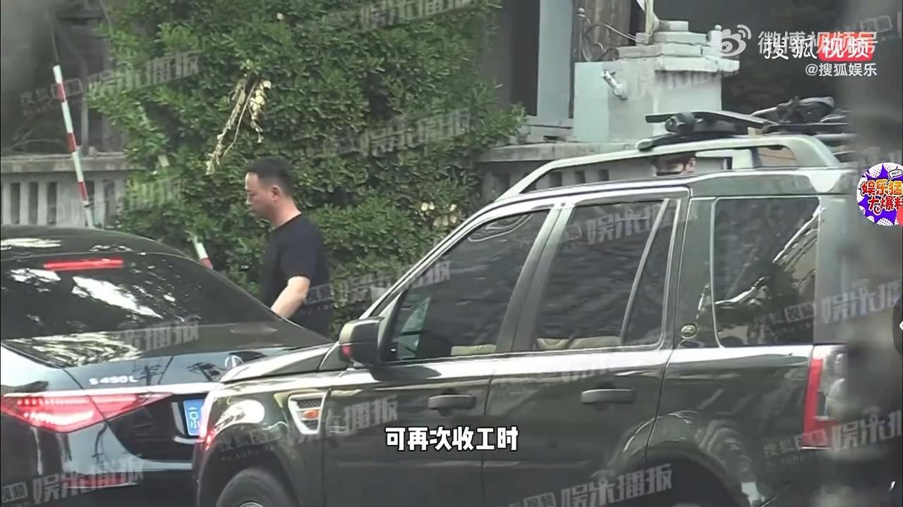 龚俊工作室录音棚连轴转龚俊在工作室和录音棚之间连轴转上班苦脸下班嘻嘻的龚俊​