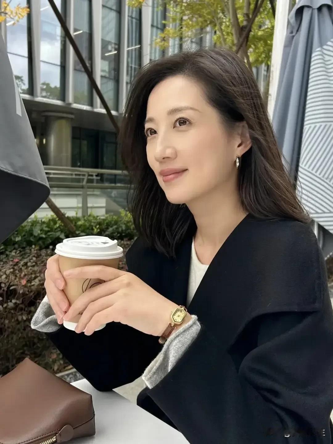 月落乌啼霜满天，江枫渔火对愁眠。