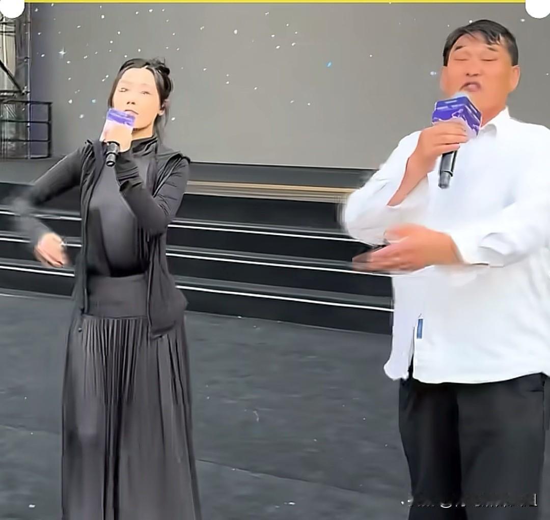 敬业本色尽显！大衣哥朱之文提前赴滕州奥体彩排，用心献唱滕州。今天大衣哥朱之文现