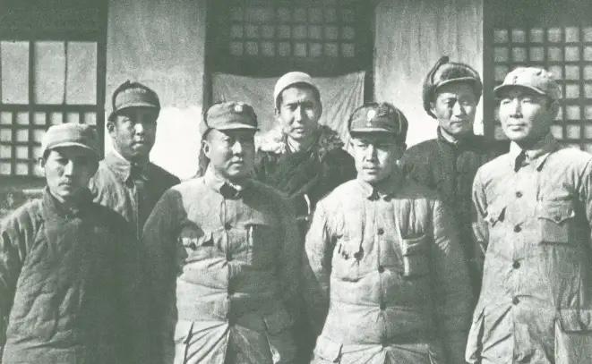 这一年，晋察冀的风不安稳。战争刚停，整编命令接踵而至。文件一份接一份，军委指示明