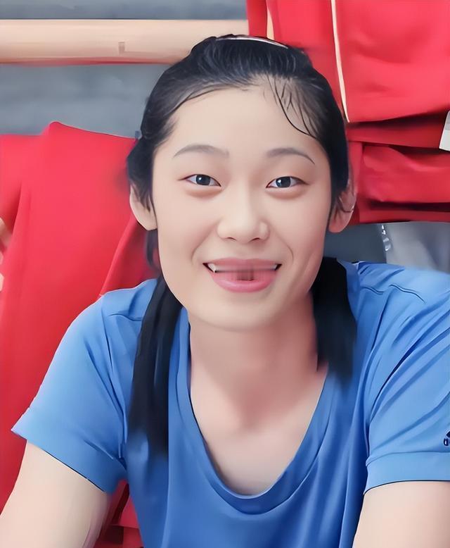 赢球的时候没人提老将，把新人吹得天花乱坠，一输球第一时间把朱婷推上热搜喊“召回”