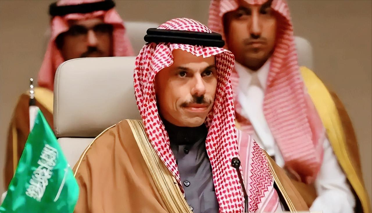 以色列这回算是捅了大马蜂窝，嘴上喊着要保护少数族裔，转头就去炸叙利亚，本来想借着