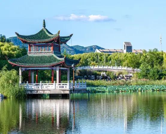 冮南美，美江南！四季如春，气侯温暖，草本茂盛，鸟语花香！江南好，好