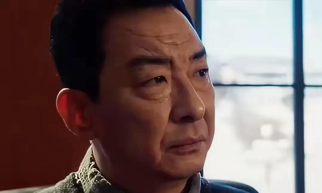 《以法之名》看得人太压抑、太憋屈了，编剧居然让一个在他家乡下宅子鸡窝里找出一箱金