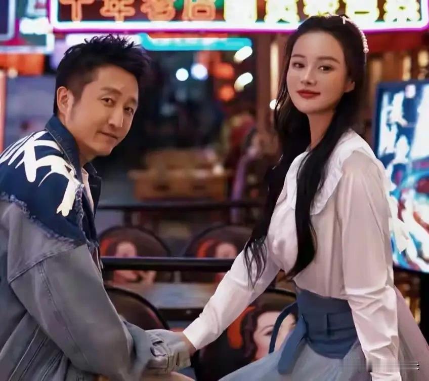 我觉得邹市明的妻子冉莹颖才是那个最不负责任的人，是她为了“大展才华”败了家，反倒