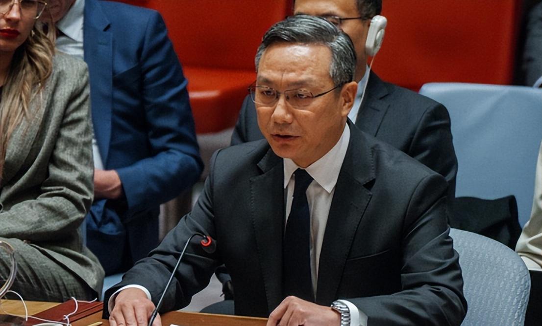 联合国安理会吵翻了天！美国气势汹汹，想拉着盟友围殴委内瑞拉。没想到，最先跳出来打