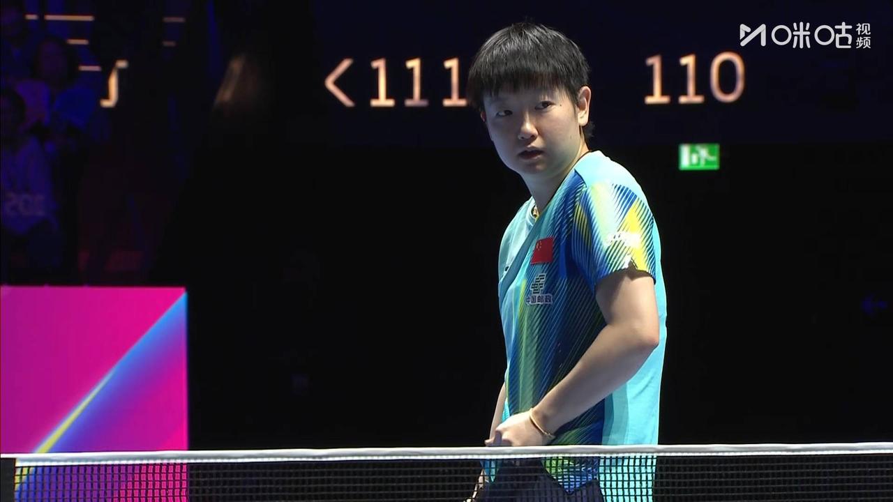 场外换衣服难道也成了中国队的战术安排？[笑着哭]今天的孙颖莎遭遇了