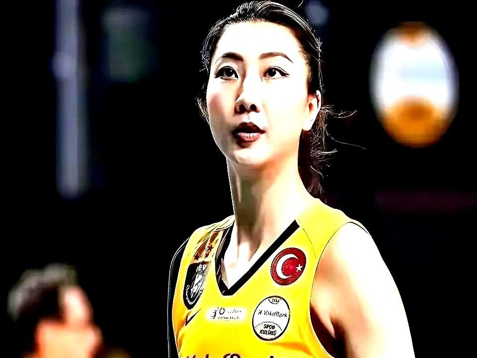 合着打了半天球，最后都是为了个编制。一张“双冠王”待遇的空头支票，就这么简单