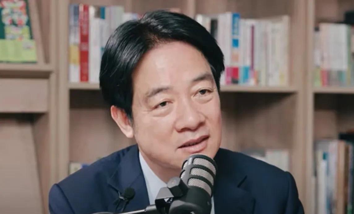 岛内媒体表示，赖清德调整立场，这是因为国际大环境所迫，并非处于赖清德的真心实意！