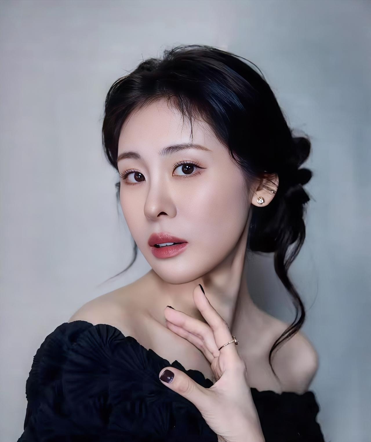 我发誓以后都不要追星了，全是在立人设而已，原本以为张碧晨这人挺洒脱的，结果细