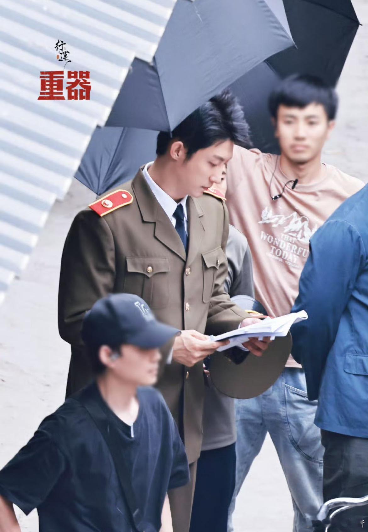 黄景瑜黄景瑜老辈子大学生就是清澈看着预告里黄景瑜这身解放鞋配小布包的造型，真的