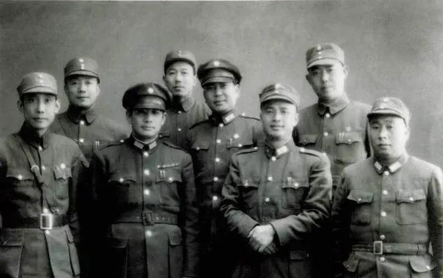 孟良崮：其实张灵甫上山后，依然可以逃出生天！战初，整74师回撤后方基地垛庄途