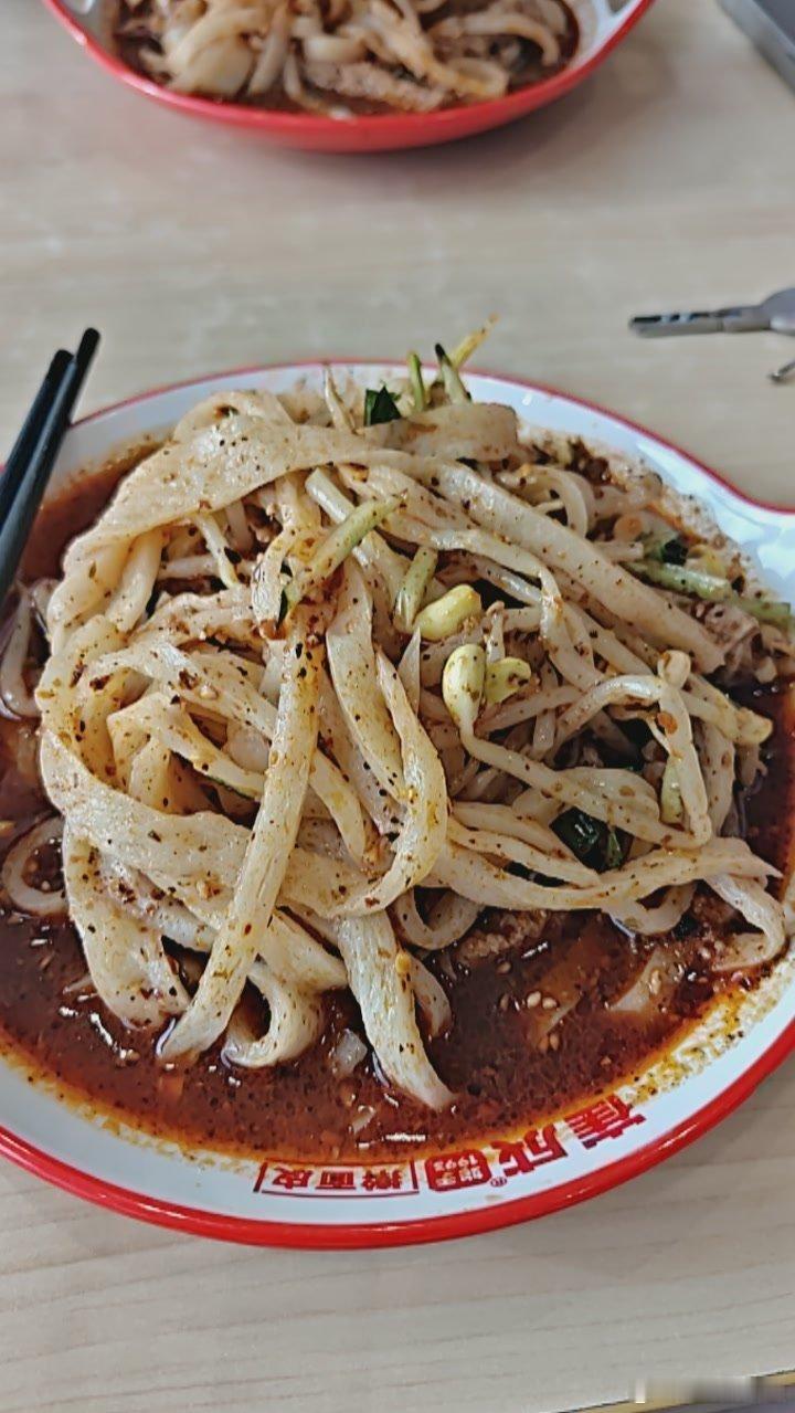 来了陕西必吃的凉皮肉夹馍凉皮小吃舌尖上的美食舌尖上的美食