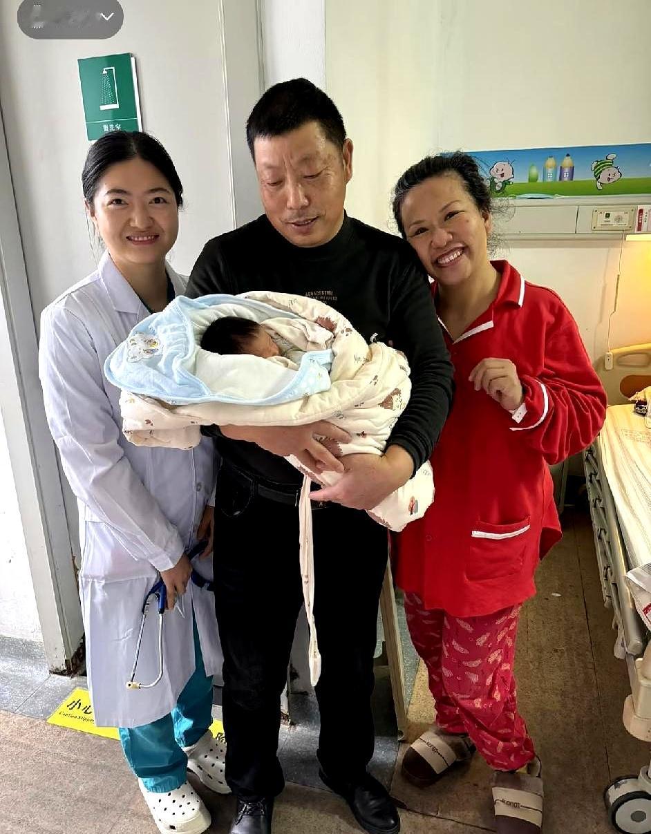 62岁再当妈，敢想吗？义乌一位62岁阿姨顺利生下健康宝宝，有人准备抱孙，她还在