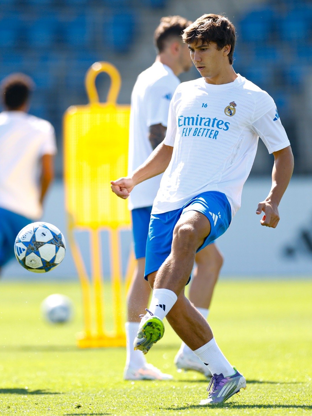 新训练服好好看🤩halamadrid​​​
