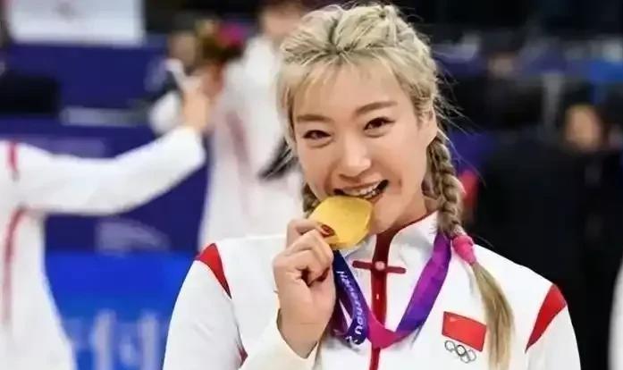 出名单了！国家女篮出名单了，看看宫鲁鸣选择的女篮集训名单，可是名单上就和大家预想