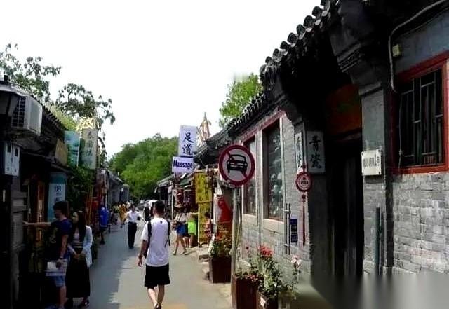 “腾退款给我,我还贷着款呢。”听听,这话要是搁在一般人家,儿子跟爹妈这么说话,