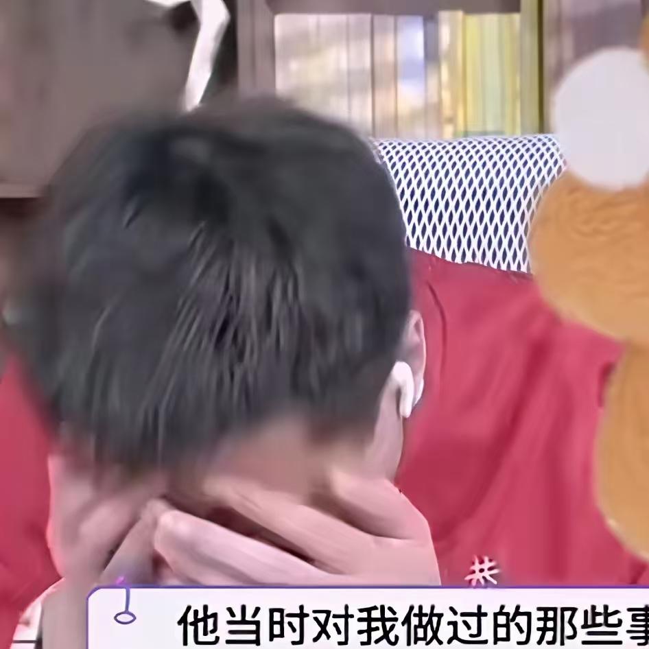 原来张雪峰还和贾玲摔过跤。那是张老师让她，你想，如果让老师骑在贾玲身上，那画面不