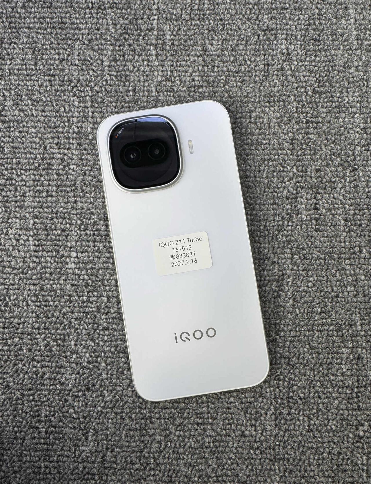 IQOOZ11Turbo16+512G性能手机边框有轻IQOOZ11