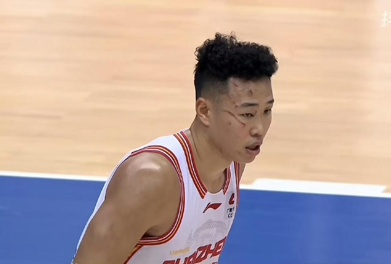 太燃了，深圳118-110力克北京拿下比赛，这3位球员堪称赢球功臣！1. 史密