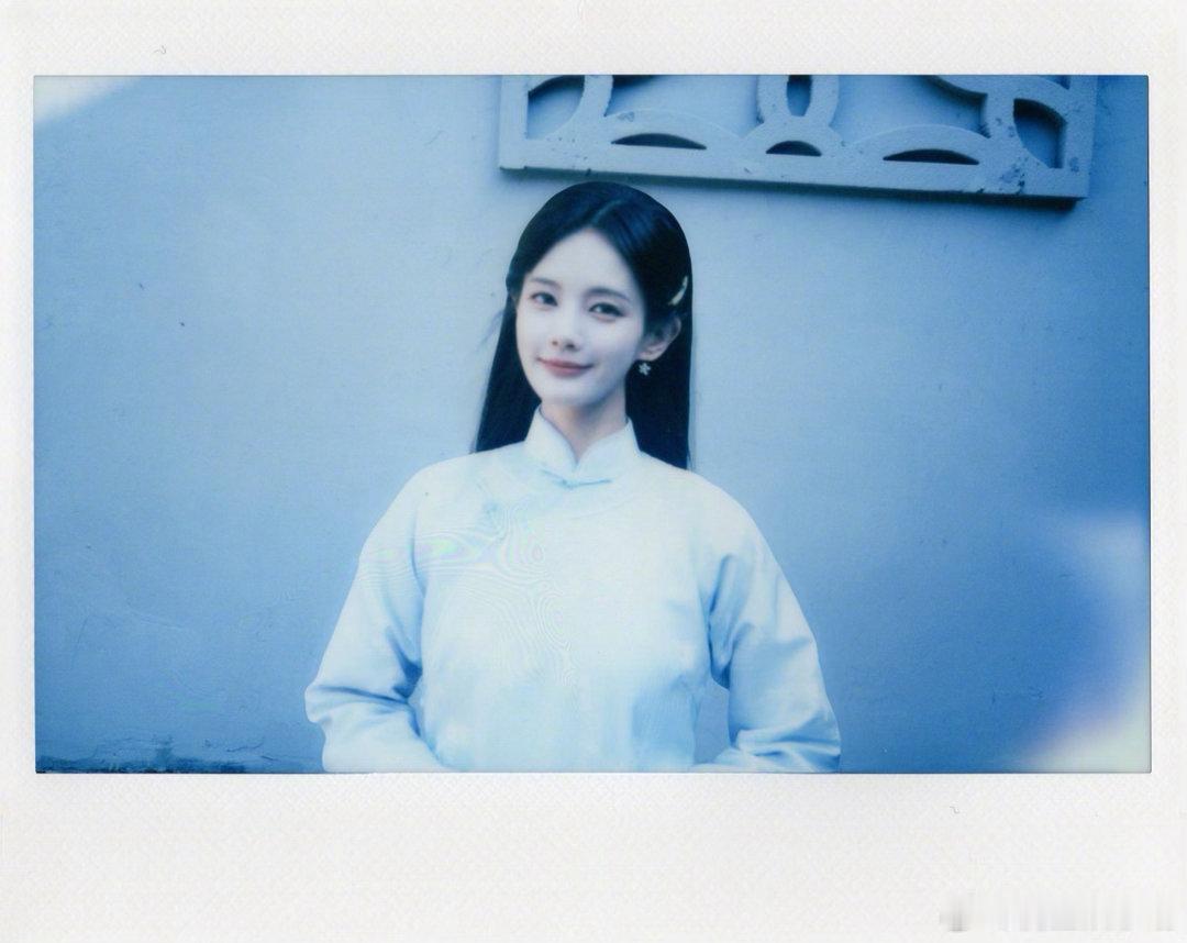 李一桐仿佛白到发光李一桐好白好美刷到活动直拍反复感叹，皮肤状态实在能打。就算没有