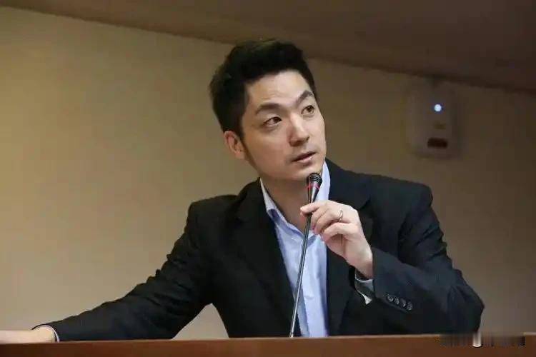 蒋万安又道歉了，连8次道歉，道歉通胀了？10月10日，蒋万安又道歉了。据
