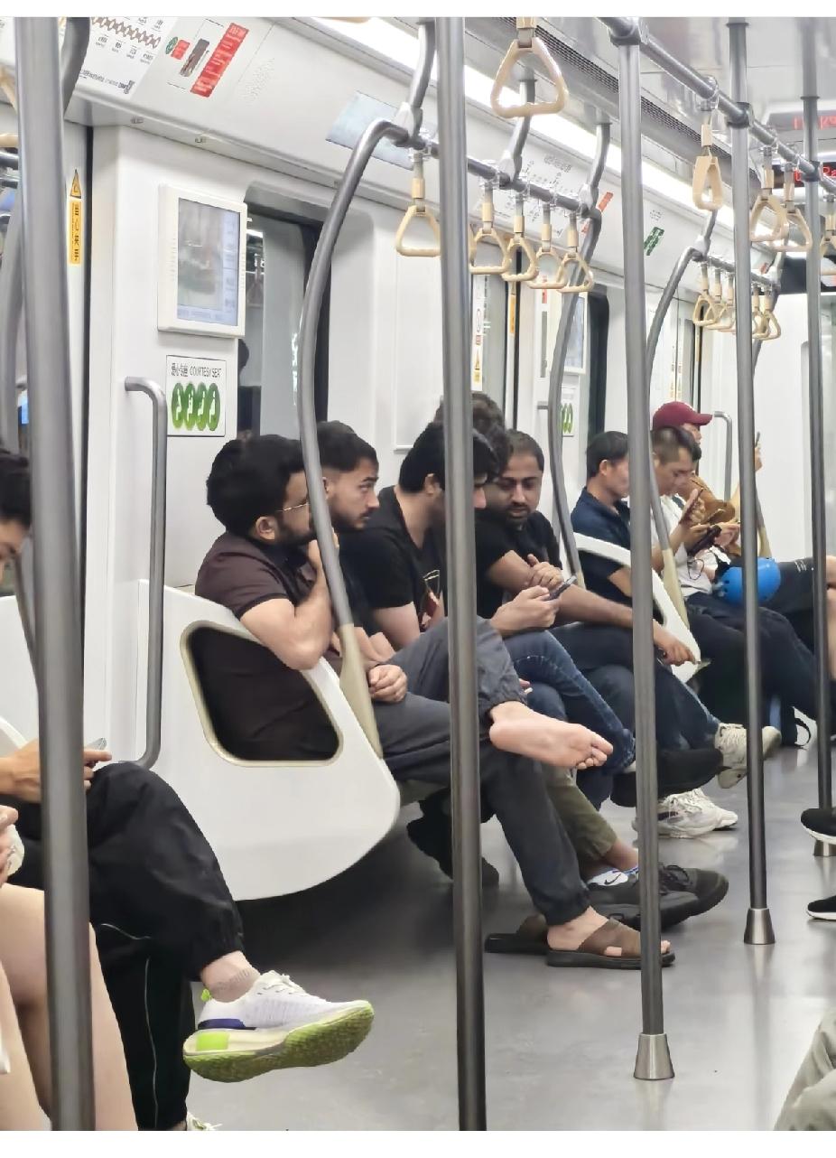 印度朋友可踩大坑了！想靠留学然后工签最后永居的套路，现在这招早被人用歪招走烂了，