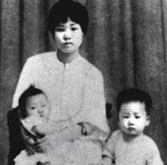 1929年2月12日，朱德的妻子伍若兰被反动派杀害，毛主席的妻子杨开慧得知后，知