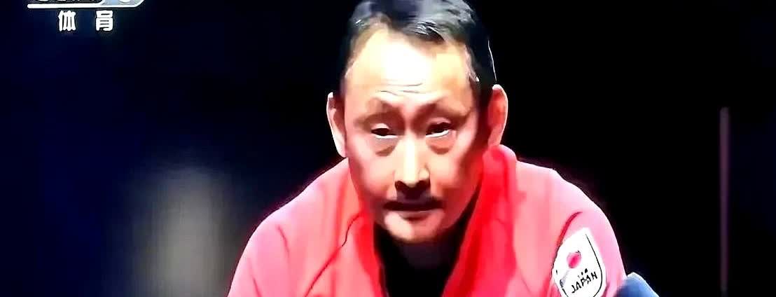 赢了球，父亲却红了眼因为儿子领奖时说的是日语张本智和刚把金牌挂脖