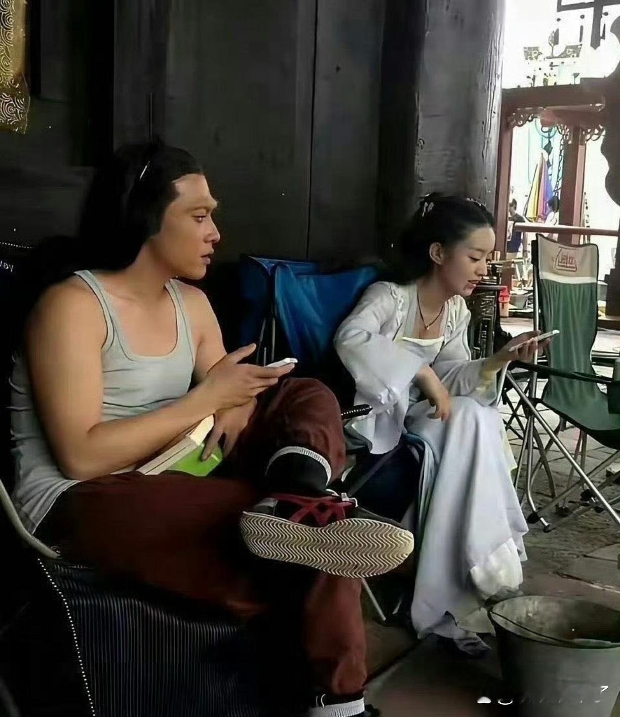 花千骨早期剧组的样子，赵丽颖在这么简陋的环境下也能入戏真厉害