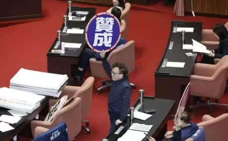 台岛传来消息，立院通过了“弹劾赖清德”的提案！在12月26日，台湾立院院会处理国