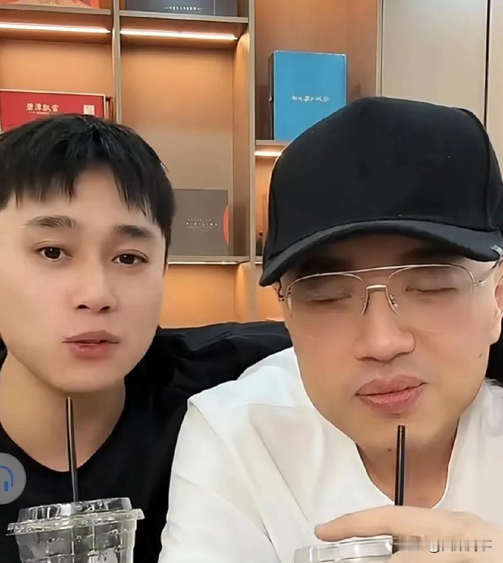 枷柏离开广州直奔成都与刘二狗会合。8月18号辛巴宣布退