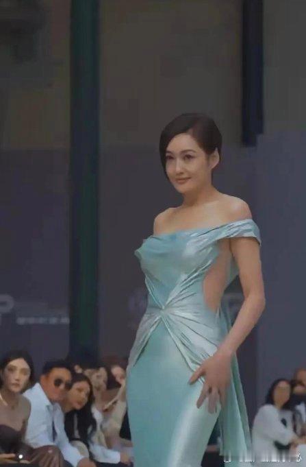 58岁的孟广美太让人惊艳了