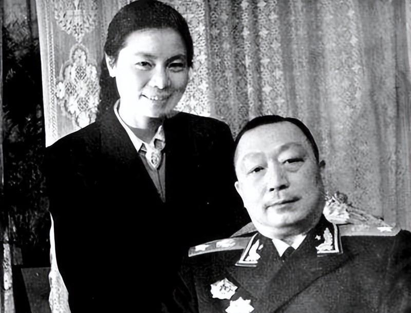 1992年聂帅为办公室挑选毛主席挂像，坦率表示：毛主席始终是我们这些老帅心中的核
