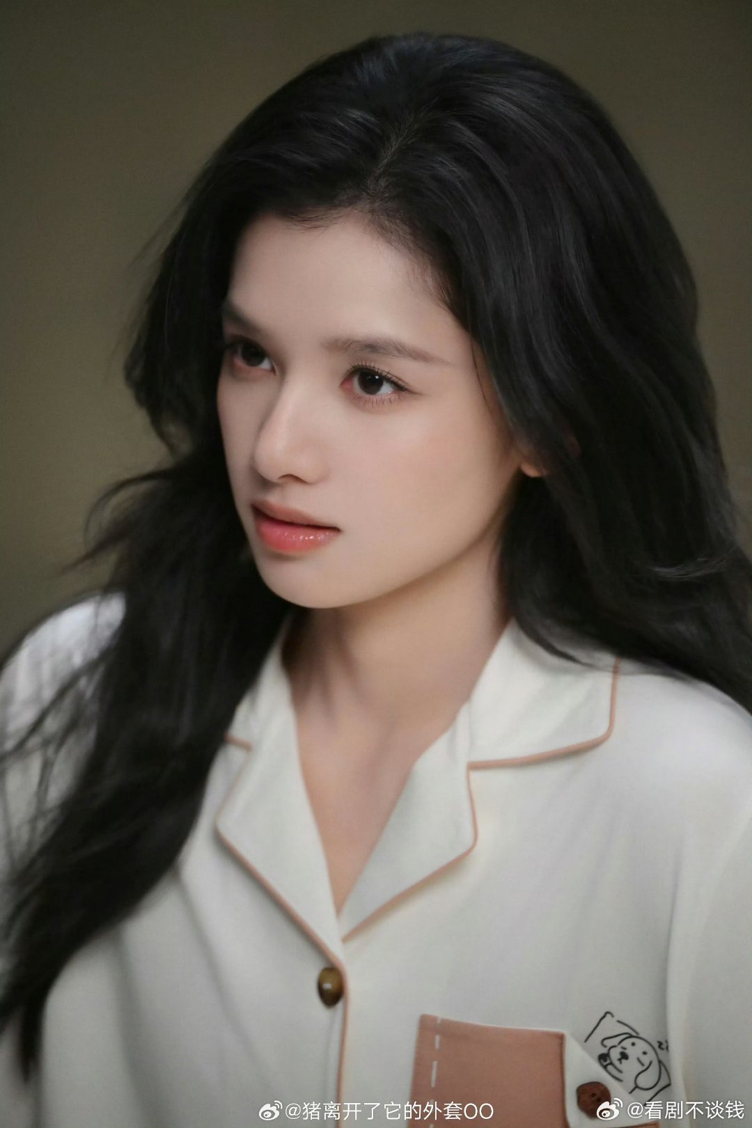 张婧仪最新商务大片花絮，大地之母的感觉好温柔