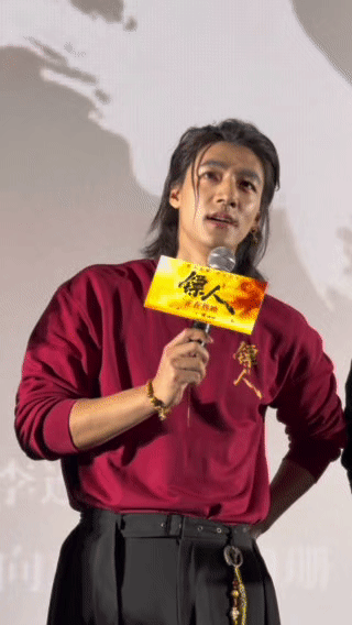 镖人此沙的眼泪此沙在《镖人》里的两场眼泪，直接把和伊玄这个角色演活了。尤其是围截