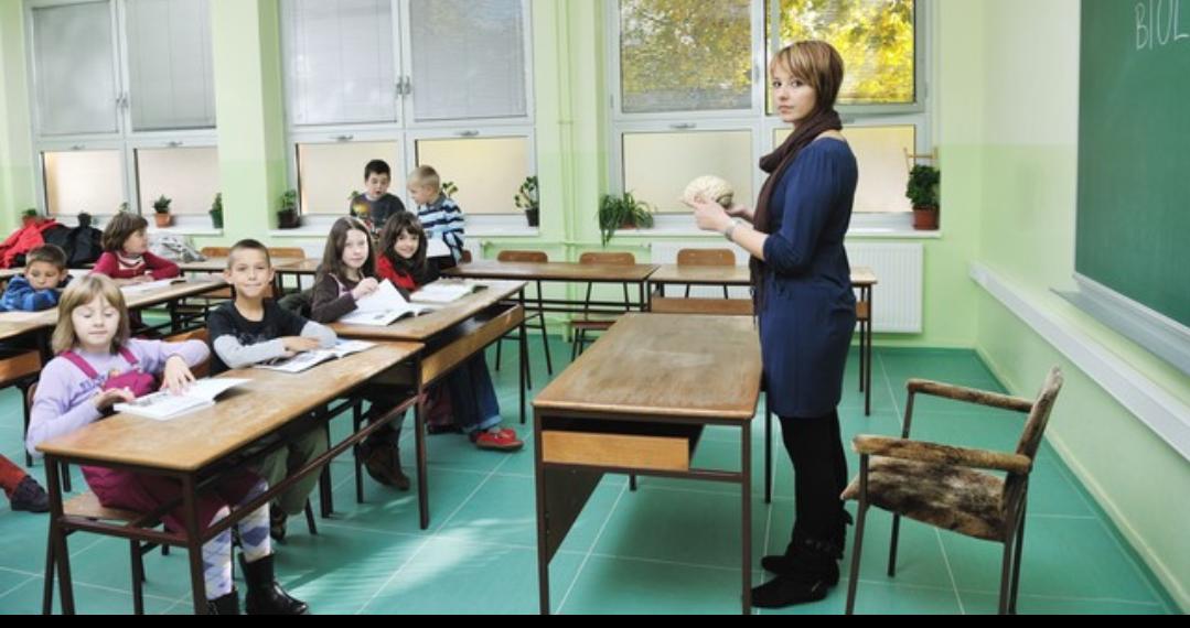 这样的家长能教育出好孩子吗?跟儿子同班的一个小孩子,上课总说话,不听老