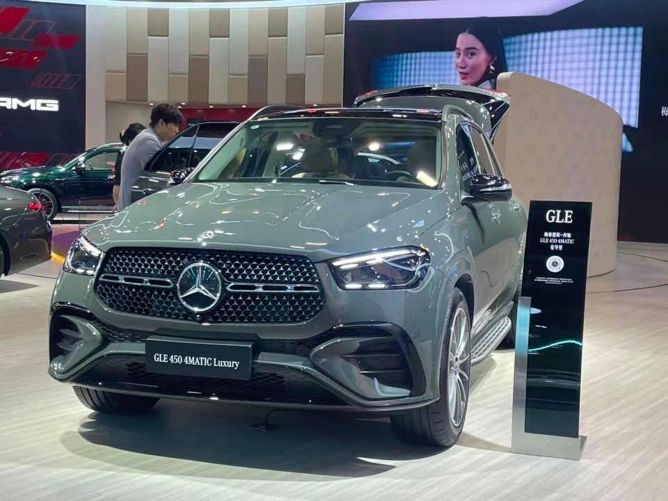 奔驰在中国市场一季度销量暴跌27%。奥迪跌12%，宝马跌10%。你怀念的那个